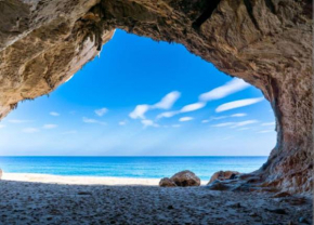 La Grotta Sardegna 5 Bedrooms each with a Private Ensuite Bathroom featuring a Hydromassage Shower Air Conditioning